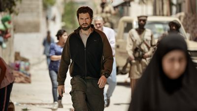 Ex-Soldat Christian (Nikolaj Lie Kaas) ist nach Syrien aufgebrochen, um seinen Sohn Adam ( Albert Rudbeck Lindhardt) zurückzuholen