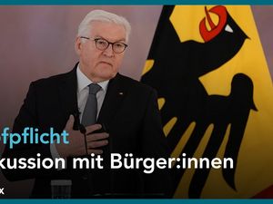 Bundespräsident Frank-Walter Steinmeier kritisiert die Corona-Demonstranten und warnt vor einem zweiten Lockdown Bundespräsident Frank-Walter Steinmeier kritisiert die Corona-Demonstranten und warnt vor einem zweiten Lockdown
