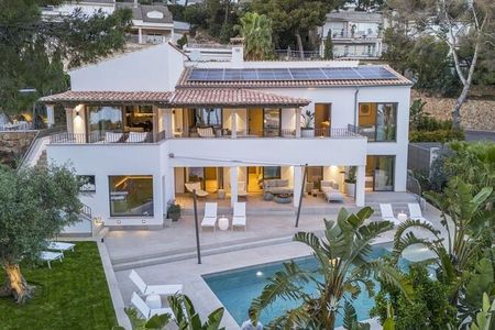 Die Villa Riviera im Südwesten Mallorcas liegt nur wenige Fahrminuten von den Stränden und vom noblen Yachthafen Puerto Portals entfernt