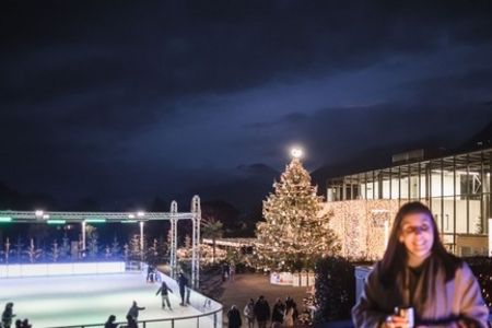 Am Silvesterabend haben Feierfreudige von der stylischen SkyBar der Therme Meran aus den besten Blick über die Altstadt
