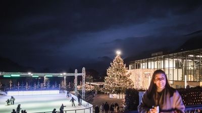 Am Silvesterabend haben Feierfreudige von der stylischen SkyBar der Therme Meran aus den besten Blick über die Altstadt