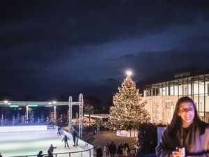 Am Silvesterabend haben Feierfreudige von der stylischen SkyBar der Therme Meran aus den besten Blick über die Altstadt