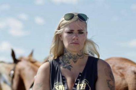 In den Badlands von South Dakota rettet die junge, rebellische Rancherin Tabatha  Pferde