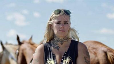 In den Badlands von South Dakota rettet die junge, rebellische Rancherin Tabatha  Pferde