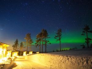Polarlichter über der Panorama-Lodge bei Paltamo in Ostfinnland, buchbar bei Feelgood Reisen Polarlichter über der Panorama-Lodge bei Paltamo in Ostfinnland, buchbar bei Feelgood Reisen