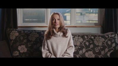 SO THIS IS CHRISTMAS gewährt einen tiefen Einblick in die vielschichtige und oft ambivalente Realität des Weihnachtsfests