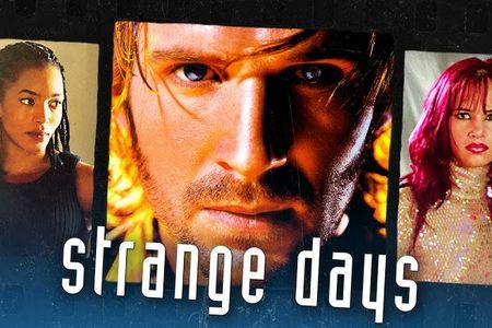 STRANGE DAYS mit Ralph Fiennes und Angela Bassett in den Hauptrollen