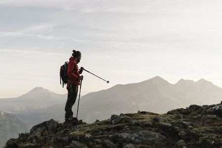 Da geht’s hin – den als Runde angelegten, 52,1 Kilometer langen Arlberg Trail können Urlauber zum Beispiel in St. Anton am Arlberg starten und über die Vorarlberger Talorte Stuben, Zürs sowie Lech zurück nach Tirol wandern