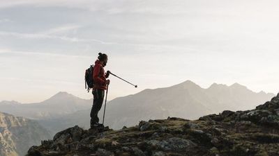 Da geht’s hin – den als Runde angelegten, 52,1 Kilometer langen Arlberg Trail können Urlauber zum Beispiel in St. Anton am Arlberg starten und über die Vorarlberger Talorte Stuben, Zürs sowie Lech zurück nach Tirol wandern