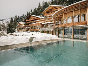 Durch seine Lage inmitten des UNESCO-Welterbes Dolomiten bietet das Naturhotel Leitlhof auch Wintersportlern, die ihre Bretter mal stehen lassen möchten, viele Alternativen – von ruhig bis rasant