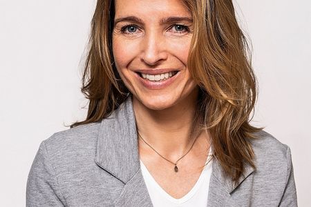 Jennifer Schillings, die Bürgermeisterkandidatin der Stadt Neuss lädt zum Bürgerdialog auf Gut Gnadental