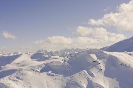 In Osttirol sind Skitouren bis weit ins Frühjahr möglich. Bei der Planung gilt es vor allem auf Lawinenlage, tageszeitliche Erwärmung und die Stabilität der Schneedecke zu achten