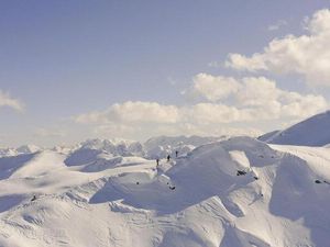 In Osttirol sind Skitouren bis weit ins Frühjahr möglich. Bei der Planung gilt es vor allem auf Lawinenlage, tageszeitliche Erwärmung und die Stabilität der Schneedecke zu achten