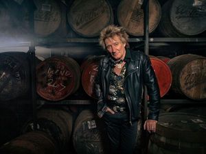 Musiklegende Rod Stewart Deutschland seine zweite Leidenschaft ein: Wolfie's Whisky. Musiklegende Rod Stewart Deutschland seine zweite Leidenschaft ein: Wolfie's Whisky