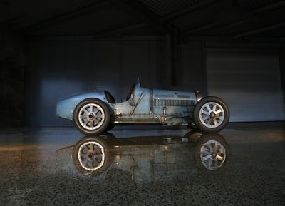 Teil der Ausstellung: Der Bugatti 35B vom Grand Prix de Monaco von 1929 