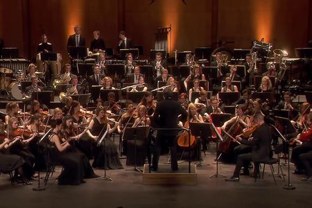 Zur Eröffnung spielt das Baltic Sea Philharmonic mit Robert Treviño