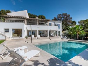 Biken, segeln, wandern, golfen oder einfach nur am eigenen Pool relaxen? Gäste des Private Hideaways Villa Riviera genießen die mallorquinische Natur aktiv oder entspannt Biken, segeln, wandern, golfen oder einfach nur am eigenen Pool relaxen? Gäste des Private Hideaways Villa Riviera genießen die mallorquinische Natur aktiv oder entspannt
