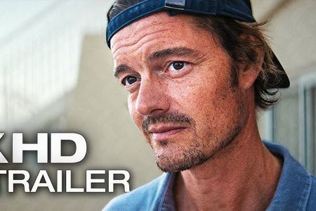 Tom (Sam Riley) arbeitet als Tennistrainer in einem All-Inclusive-Hotel auf Fuerteventura