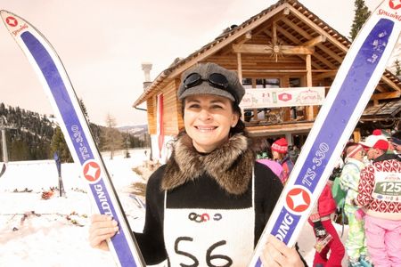 Ultralang: Zum Saisonabschluss geht’s mit Retro-Skiern auf die Piste