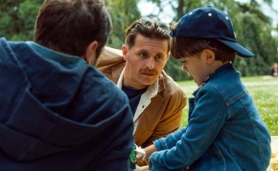 Alex Perthuis (Pio Marmaï), David (Raphaël Quenard) und Elliott (César Botti)