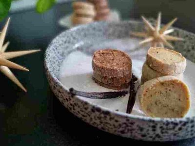 Neben der Schoko-Variante gehen zum Beispiel auch die Mandel-Marzipan-Version oder die Alternative mit Pistazien und Cranberrys