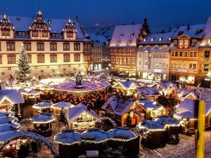 Nostalgischer Lichterzauber: Der Weihnachtsmarkt auf Coburgs historischem Marktplatz gilt als einer der schönsten in Bayern Nostalgischer Lichterzauber: Der Weihnachtsmarkt auf Coburgs historischem Marktplatz gilt als einer der schönsten in Bayern