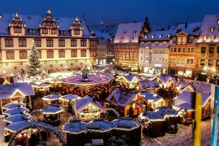 Nostalgischer Lichterzauber: Der Weihnachtsmarkt auf Coburgs historischem Marktplatz gilt als einer der schönsten in Bayern