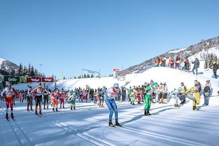 Mitte Januar treffen sich mehr als 2.000 Langlaufprofis und Amateure aus aller Welt in Obertilliach/Osttirol und gehen beim alljährlichen Dolomitenlauf an den Start. Die Veranstaltung gibt es seit über 50 Jahren