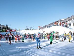 Mitte Januar treffen sich mehr als 2.000 Langlaufprofis und Amateure aus aller Welt in Obertilliach/Osttirol und gehen beim alljährlichen Dolomitenlauf an den Start. Die Veranstaltung gibt es seit über 50 Jahren Mitte Januar treffen sich mehr als 2.000 Langlaufprofis und Amateure aus aller Welt in Obertilliach/Osttirol und gehen beim alljährlichen Dolomitenlauf an den Start. Die Veranstaltung gibt es seit über 50 Jahren