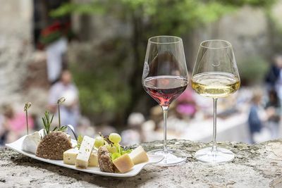 Seit 1949 steht die Burganlage Goyen in Schenna unter Denkmalschutz. Normalerweise für externe Besucher geschlossen, ist sie nur während der alljährlichen Frühlingsmatinée mit Musik, Drinks und Food geöffnet