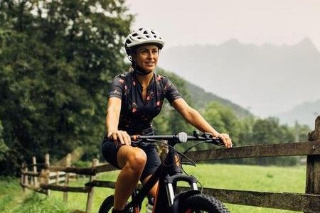 Mit den hoteleigenen E-Bikes erkunden harry’s-home-Urlauber Österreichs schönste Radwege