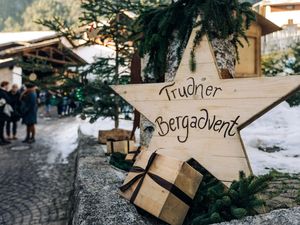 Wie zu Großvaters Zeiten: Handwerk, Brauchtum und Besinnlichkeit machen den Sarntaler Alpenadvent und den Trudener Bergadvent zu beliebten vorweihnachtlichen Ausflugszielen in Südtirol Wie zu Großvaters Zeiten: Handwerk, Brauchtum und Besinnlichkeit machen den Sarntaler Alpenadvent und den Trudener Bergadvent zu beliebten vorweihnachtlichen Ausflugszielen in Südtirol