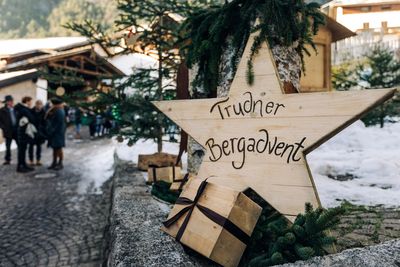 Wie zu Großvaters Zeiten: Handwerk, Brauchtum und Besinnlichkeit machen den Sarntaler Alpenadvent und den Trudener Bergadvent zu beliebten vorweihnachtlichen Ausflugszielen in Südtirol