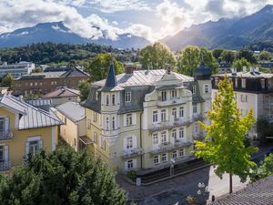 Bereits seit dem späten 19. Jahrhundert können Besucher die Jugendstilfassade der denkmalgeschützten Villa Rein in Bad Reichenhall bewundern
