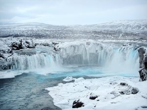 Der Wasserfall Goðafoss im Winter Der Wasserfall Goðafoss im Winter