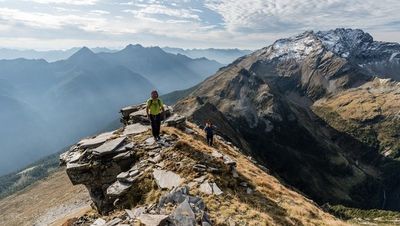 Konditionsstärke, Trittsicherheit und Schwindelfreiheit sind Voraussetzungen für die anspruchsvolle Mehrtagestour „Via Alta Crio“ von Lumino bei Bellinzona/Schweiz bis zum Lukmanierpass im Tessiner Norden