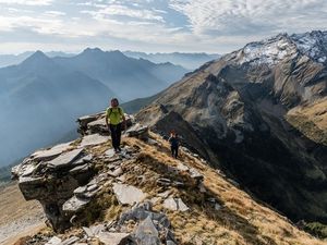 Konditionsstärke, Trittsicherheit und Schwindelfreiheit sind Voraussetzungen für die anspruchsvolle Mehrtagestour „Via Alta Crio“ von Lumino bei Bellinzona/Schweiz bis zum Lukmanierpass im Tessiner Norden Konditionsstärke, Trittsicherheit und Schwindelfreiheit sind Voraussetzungen für die anspruchsvolle Mehrtagestour „Via Alta Crio“ von Lumino bei Bellinzona/Schweiz bis zum Lukmanierpass im Tessiner Norden