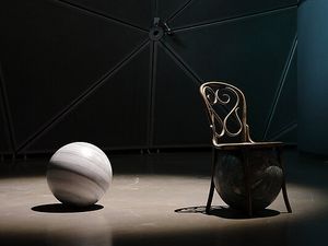 "Siège du Monde" (2023) - Präzisionsarbeit der Bildhauerin Alicja Kwade