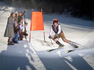Er auch: Beim Dirndl und Lederhosen Skitag zeigt sich jeder von seiner besten Seite Er auch: Beim Dirndl und Lederhosen Skitag zeigt sich jeder von seiner besten Seite