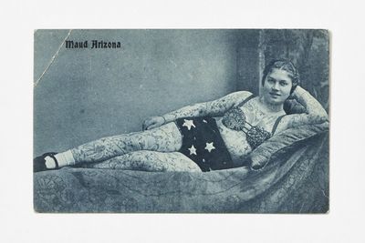 Postkarte der tätowierten Schaustellerin Maud Arizona, Frühes 20. Jh