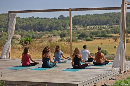 Indigourlaubs Son Manera Retreat Finca im Herzen Mallorcas bietet vielfältige Themenprogramme unter professioneller Anleitung wie Yoga, Meditation und Qi Gong für mehr Mut zum Ich Sein