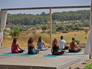 Indigourlaubs Son Manera Retreat Finca im Herzen Mallorcas bietet vielfältige Themenprogramme unter professioneller Anleitung wie Yoga, Meditation und Qi Gong für mehr Mut zum Ich Sein Indigourlaubs Son Manera Retreat Finca im Herzen Mallorcas bietet vielfältige Themenprogramme unter professioneller Anleitung wie Yoga, Meditation und Qi Gong für mehr Mut zum Ich Sein