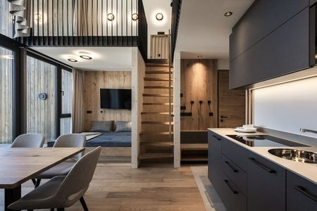 Die Apartments des Maria Adventure Family Hotel & Lodge in Südtirol bieten in nachhaltiger Holzbauweise jeweils Platz für zwei Schlafzimmer, Küche, Wohnzimmer und Bad