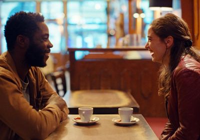David (Makita Samba) und Kika (Manon Clavel) sind für einander entflammt