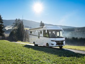 Besonderes Highlight während der CMT ist die Weltpremiere der neuen PLATIN FINAL EDITION. Mit ihr feiert FRANKIA den Luxusliner PLATIN in seiner letzte Generation - und damit die Symbiose aus Luxus, Autarkie und Mercedes-Benz-Technologie Besonderes Highlight während der CMT ist die Weltpremiere der neuen PLATIN FINAL EDITION. Mit ihr feiert FRANKIA den Luxusliner PLATIN in seiner letzte Generation - und damit die Symbiose aus Luxus, Autarkie und Mercedes-Benz-Technologie