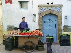 Ladentische in Syrien, Kuba, Spanien, Marokko, Sri Lanka, Tansania, Peru und Bolivien Ladentische in Syrien, Kuba, Spanien, Marokko, Sri Lanka, Tansania, Peru und Bolivien