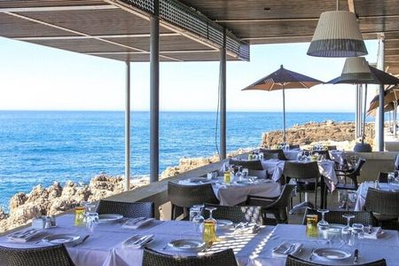 Sonne, frischer Fisch und die Aussicht auf den Atlantik – das Furnas do Guincho am Strand und Surfer-Hotspot Praia do Guincho nahe der Ferienhausanlage Victor’s Portugal Malveira-Guincho