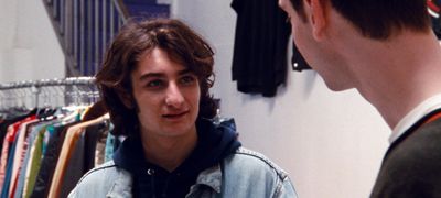 Jamie (Sunny Suljic) und Matthew (Théodore Pellerin) wollen mehr vom Leben als T-Shirts falten
