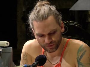 Thomas Köck inszeniert das von ihm geschriebene Auftragswerk des THEATER MÜNSTER selbst Thomas Köck inszeniert das von ihm geschriebene Auftragswerk des THEATER MÜNSTER selbst