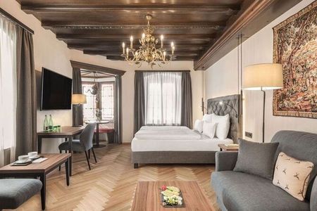 Schlafen wie bei Königs: Im Boutique-Hotel Schwarzer Adler in Innsbruck wird das dank der traditionsreichen Vergangenheit möglich